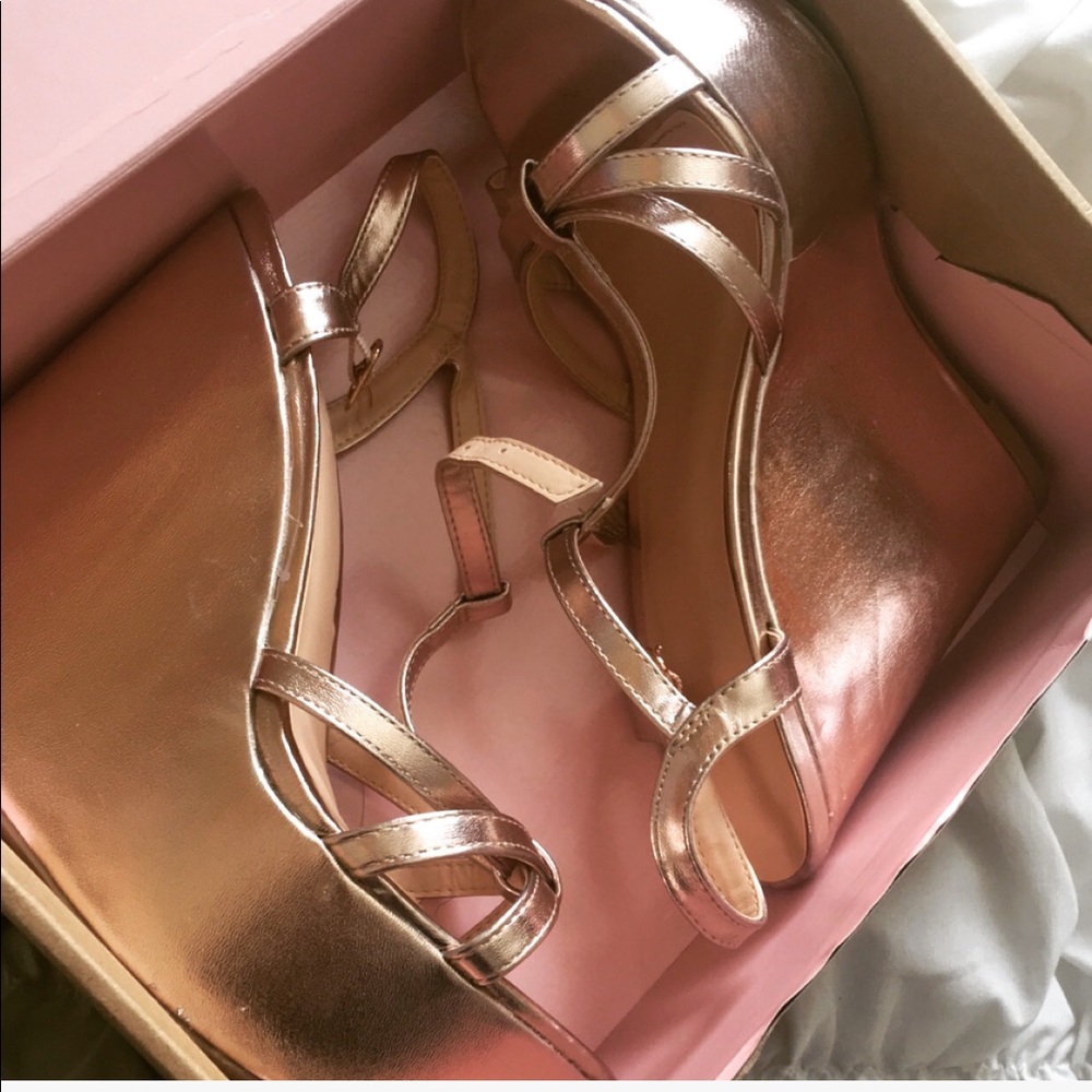 Rose gold wedges